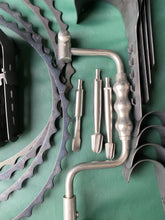 Load image into Gallery viewer, Surgical instruments retractors
